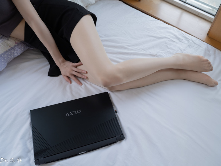Aero 15 OLED 3070 不標準開箱文, 帶美女