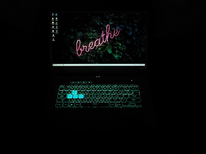 極簡純白體驗 ASUS TUF DASH F15 FX516PM 星耀白開箱