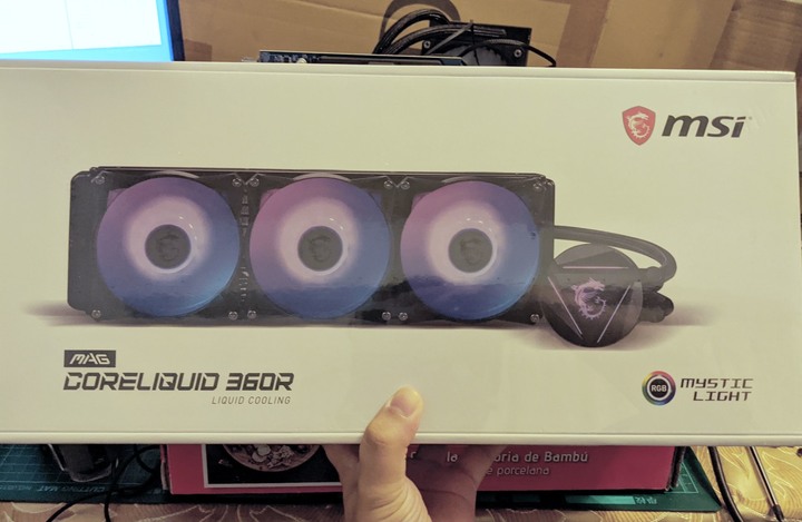 微星MSI MAG CoreLiquio 360R 簡易開箱 (更新 空冷利民TRUE Spirit 140 Power 單風扇水冷 MasterLiquid ML120L V2 RGB 雙風扇水冷 微星MAG CoreLiquio 240R 溫度測試對比) )