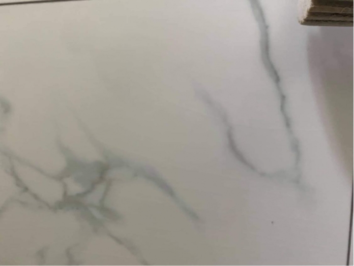 老屋翻新，磁磚貼完三個月裂縫