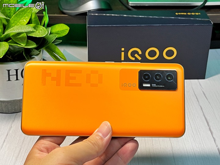 「 開箱 」iQOO Neo 5 簡單開箱 - 與 Vivo X60 Pro 高度相似,挑戰拍照最美遊戲手機