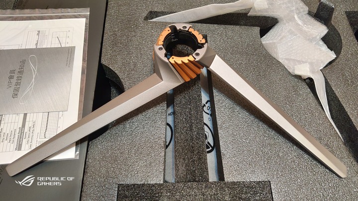 ROG PG32UQX - 4K 144Hz DSC Mini LED HDR顯示器之王(簡單開箱-圖文多)