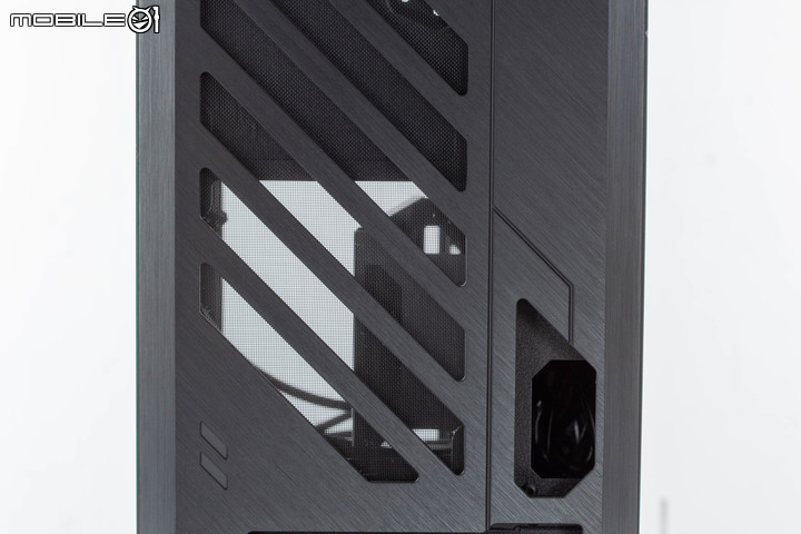 ROG Z11 電競機殼開箱試用 以斜向擺主機板真能提高性能?