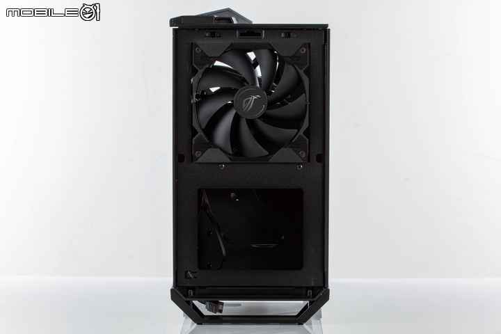 ROG Z11 電競機殼開箱試用 以斜向擺主機板真能提高性能?