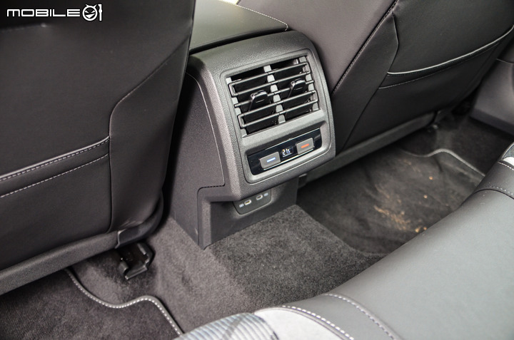 Volkswagen第8代Golf 280 eTSI R-Line 試駕;招牌菜色準備上桌!