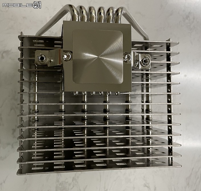 開箱 Noctua 貓頭鷹話題新品 NH-P 無風扇空冷巨無霸力壓 Ryzen 7 5700G