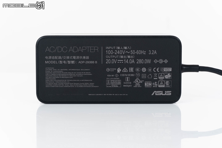 ROG SWIFT PG32UQX 電競螢幕開箱體驗 以 Mini LED 技術達成超細膩畫質演出