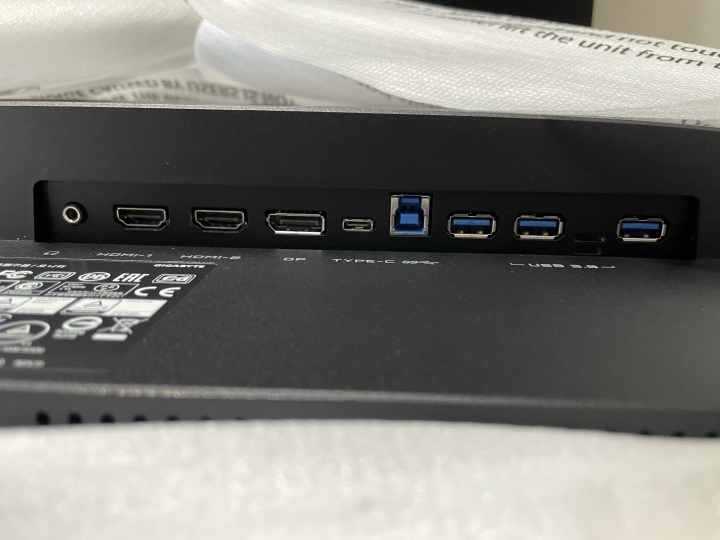 開箱 Work from home 技嘉M28U