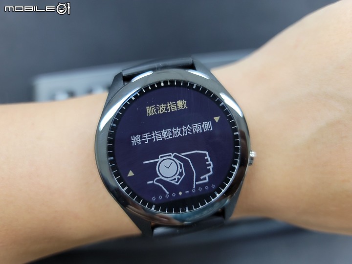 因血氧爆紅的ASUS VIVOWATCH SP簡單分享
