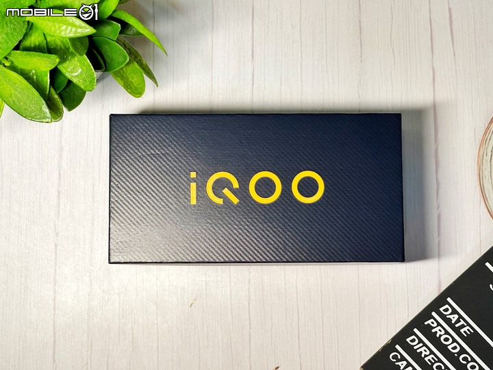 「 開箱 」iQOO Neo 5 簡單開箱 - 與 Vivo X60 Pro 高度相似,挑戰拍照最美遊戲手機