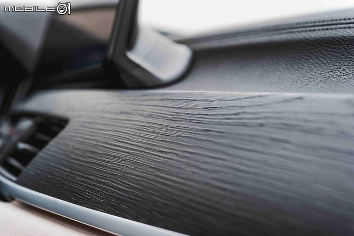 【國內新訊】BMW X1 推出「Deluxe Edition豪華版」,追加 xLine 豪華風格套件與多項內裝配備!
