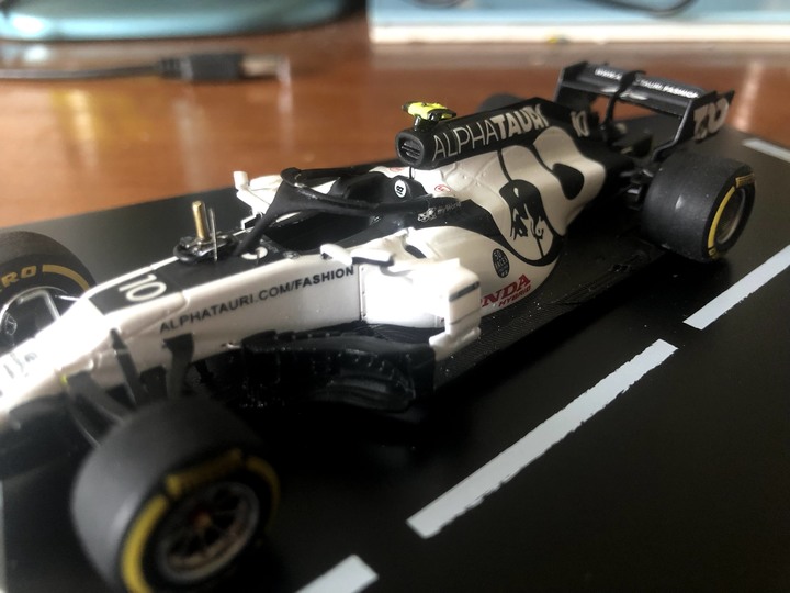 spark 1/43 gasly 2020 monza 首勝紀念版開箱 (圖少微開箱)