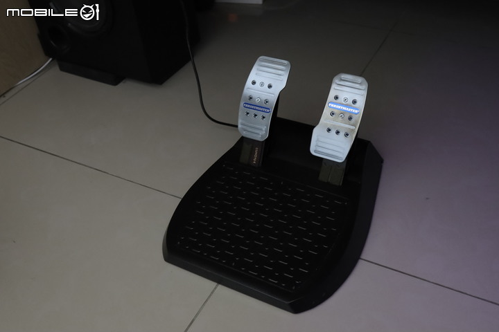 27P35Q螢幕裝T300RS方向盤玩FH4