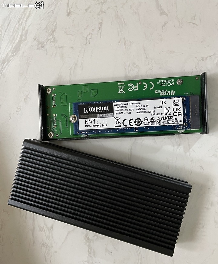 點我看大圖 Kingston NV1 SSD 1TB 開箱 & 外接 USB 3.2 Gen2x2 測試