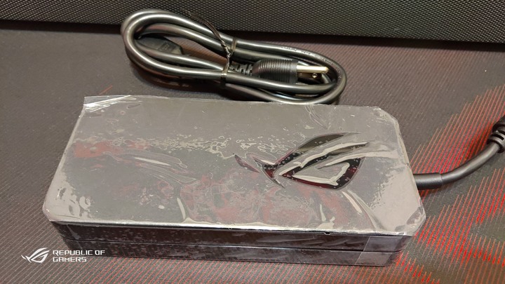 ROG PG32UQX - 4K 144Hz DSC Mini LED HDR顯示器之王(簡單開箱-圖文多)