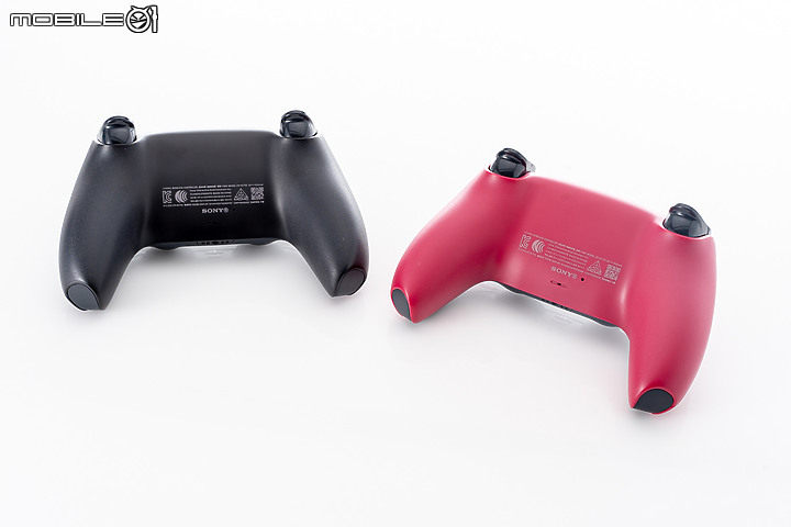 PS5無線控制器DualSense午夜黑/星塵紅開箱｜美感實用兼具！