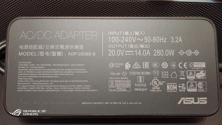 ROG PG32UQX - 4K 144Hz DSC Mini LED HDR顯示器之王(簡單開箱-圖文多)