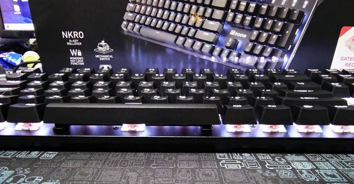 [開箱] 陽極工藝沉穩有型 軸體新體驗 iRocks K75M Gateron 紅 By 沁凱
