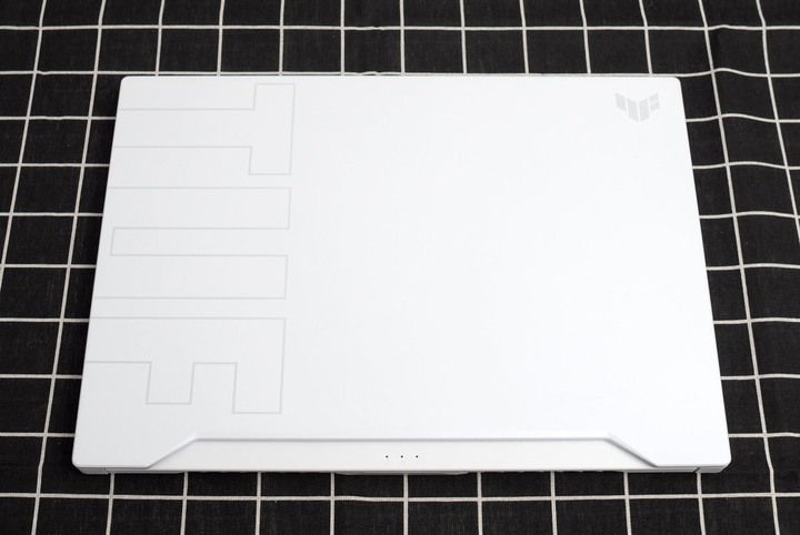 極簡純白體驗 ASUS TUF DASH F15 FX516PM 星耀白開箱