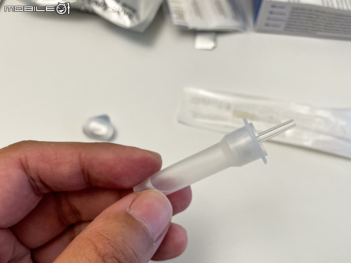 【開箱實測】羅氏COVID-19家用快篩試劑含淚體驗,30分鐘內快速搞定!
