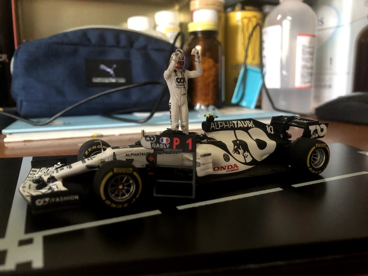 spark 1/43 gasly 2020 monza 首勝紀念版開箱 (圖少微開箱)