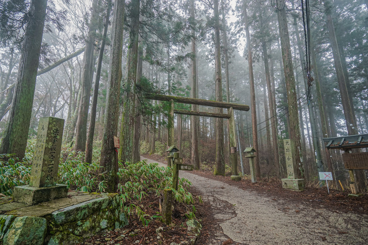 冬季漫步大阪最高山-金剛山葛木神社攻頂遊記