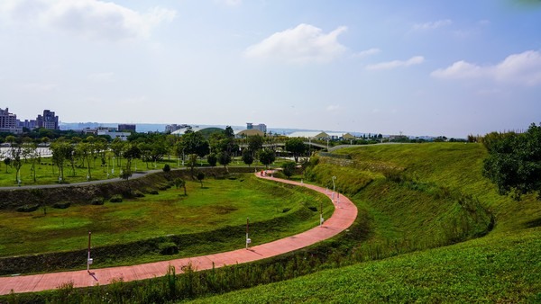 「台中綠寶石」躍台灣之光!水泥地變綠地,獲建築奧斯卡殊榮
