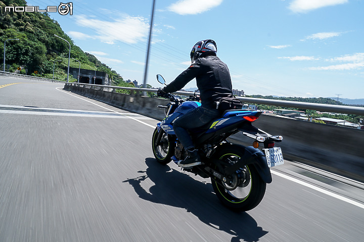 SUZUKI GIXXER 250 試駕｜當家油冷技術下放 日系白牌街跑新體驗