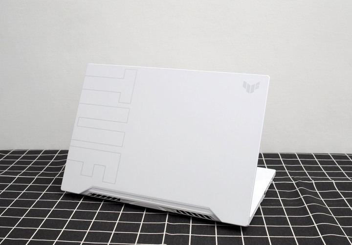 極簡純白體驗 ASUS TUF DASH F15 FX516PM 星耀白開箱