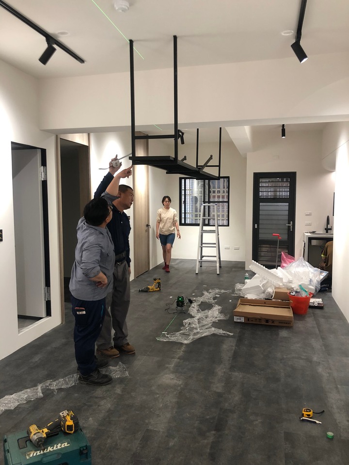 ［開箱］高雄20年中古屋翻新，輕工業森林風單身男子共享空間