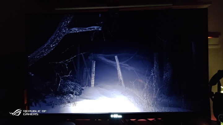 ROG PG32UQX - 4K 144Hz DSC Mini LED HDR顯示器之王(簡單開箱-圖文多)