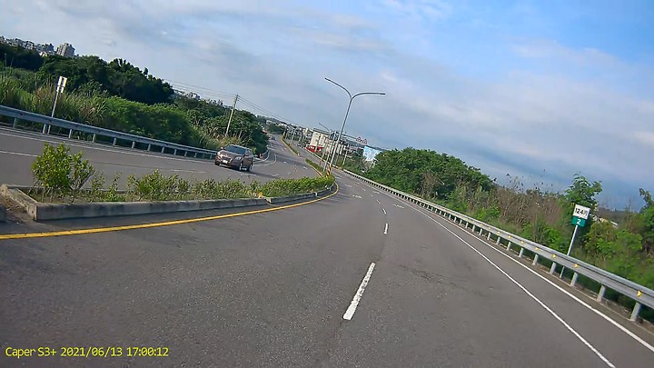 點我看大圖 Caper S3+ LookingDB-1Pro id221 Action C2 行車記錄器使用心得分享