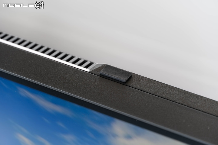 ROG SWIFT PG32UQX 電競螢幕開箱體驗 以 Mini LED 技術達成超細膩畫質演出