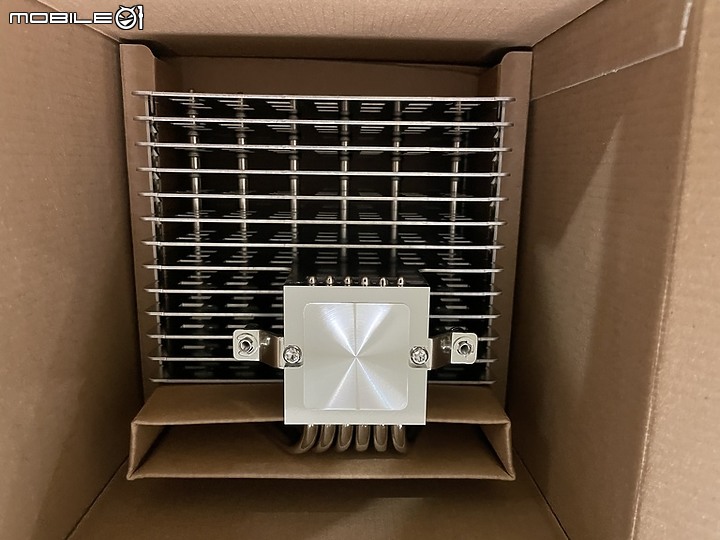 開箱 Noctua 貓頭鷹話題新品 NH-P 無風扇空冷巨無霸力壓 Ryzen 7 5700G