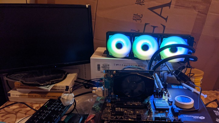 微星MSI MAG CoreLiquio 360R 簡易開箱 (更新 空冷利民TRUE Spirit 140 Power 單風扇水冷 MasterLiquid ML120L V2 RGB 雙風扇水冷 微星MAG CoreLiquio 240R 溫度測試對比) )