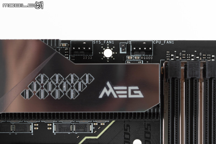 MSI MEG Z590 GodLike 主機板開箱實測 集結頂級設計於一身的當代旗艦