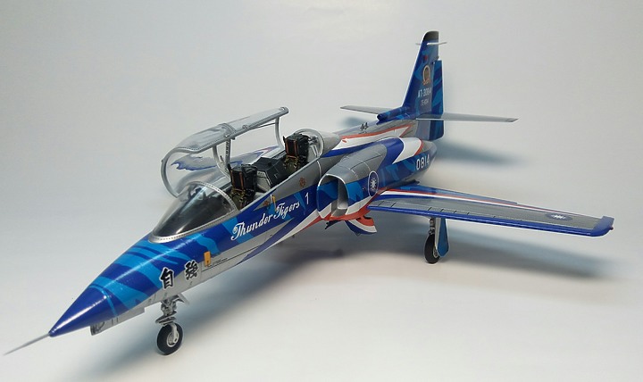 點我看大圖 FREEDOM 1/48 AT-3 自強號教練機