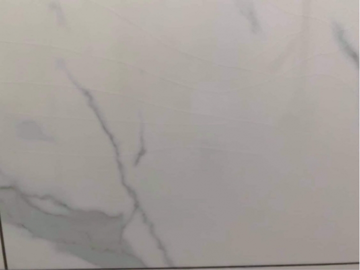 老屋翻新，磁磚貼完三個月裂縫