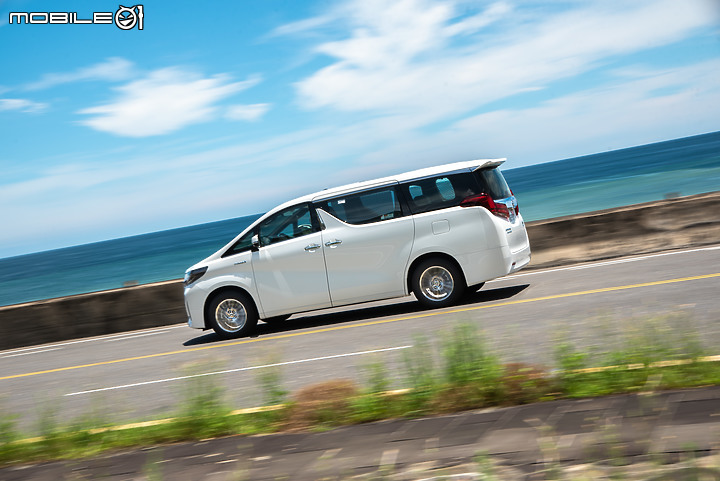 Toyota Alphard 新年式試駕|電子後視鏡加持、表現更臻完美!