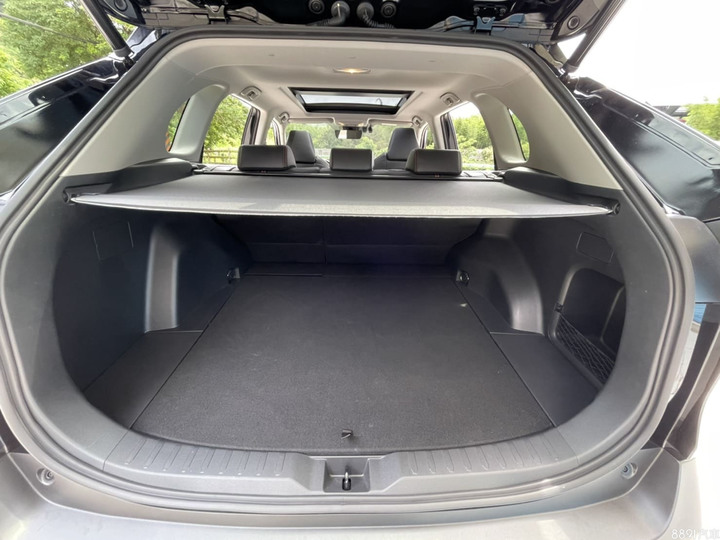 【分享】兩台好爸爸車該怎麼選？Toyota RAV4 2.0 Adventure一週試駕心得