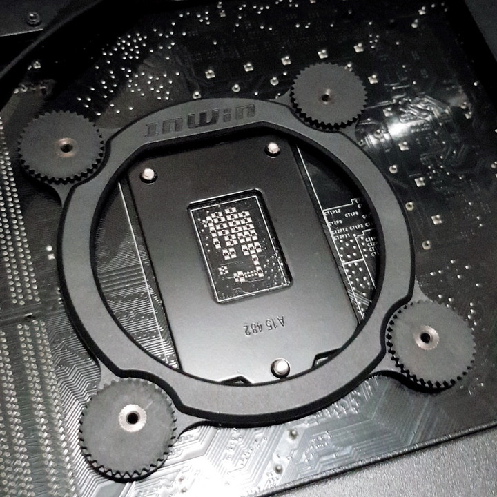 夠冷夠閃亮的一體式水冷散熱器 - 迎廣 InWin BR36