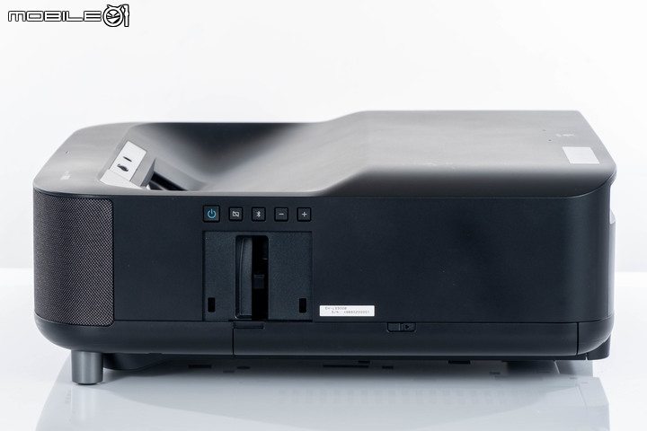EPSON 國民雷射大電視 EH-LS300B 開箱體驗 120 吋大畫面輕鬆可得