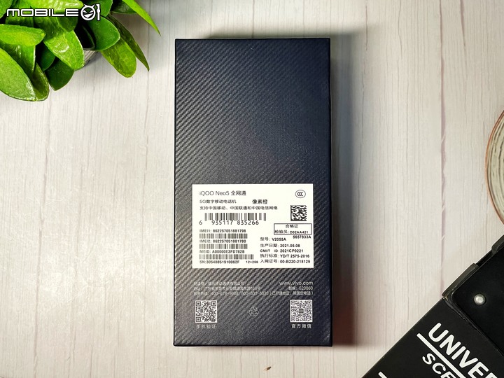 「 開箱 」iQOO Neo 5 簡單開箱 - 與 Vivo X60 Pro 高度相似,挑戰拍照最美遊戲手機