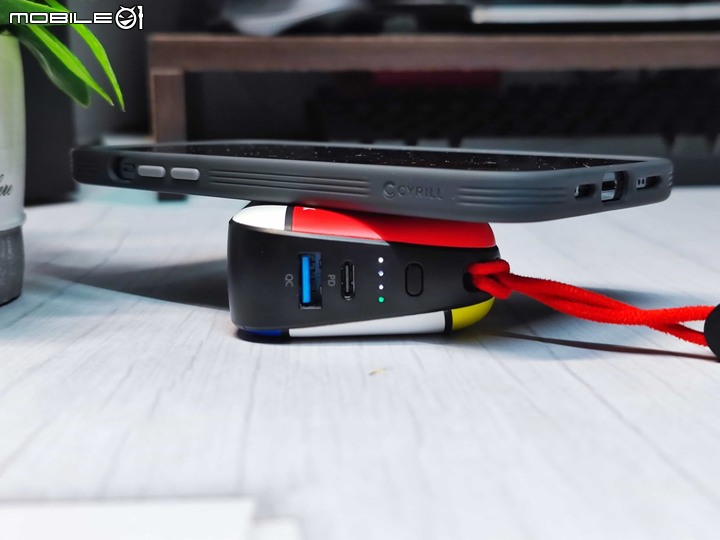IDMIX MR CHARGER CH06 Pro 萬能行動電源 – 充電器、行動電源、無線充電多功能產品