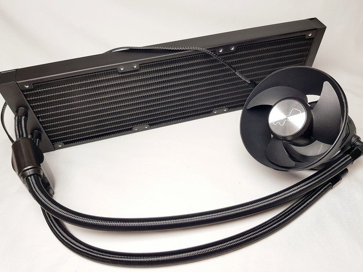 夠冷夠閃亮的一體式水冷散熱器 - 迎廣 InWin BR36