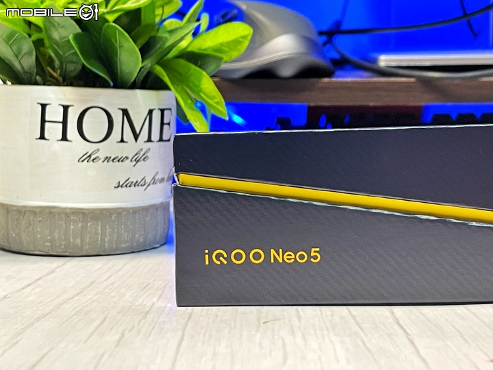 「 開箱 」iQOO Neo 5 簡單開箱 - 與 Vivo X60 Pro 高度相似,挑戰拍照最美遊戲手機