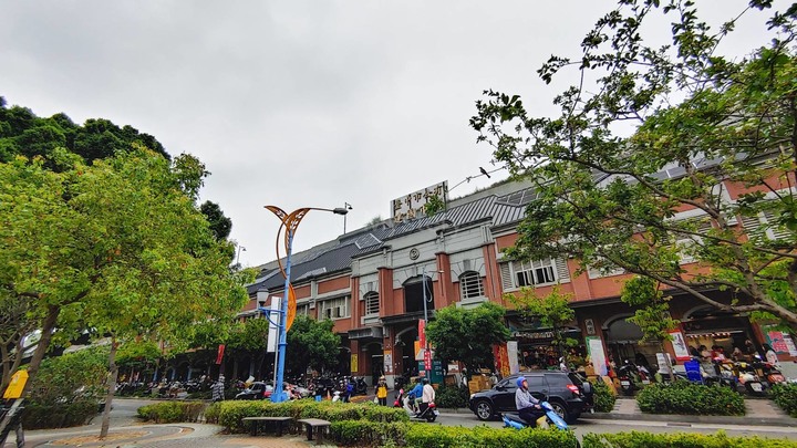 點我看大圖 New 東區【新業 築森鄰】戶戶朝南 綠園道第一排 市區百貨學校淨化宅 新案潛銷討論