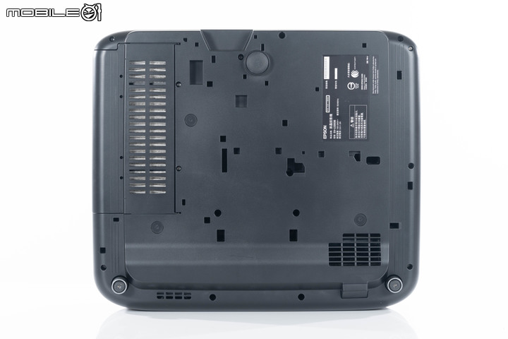 EPSON 國民雷射大電視 EH-LS300B 開箱體驗 120 吋大畫面輕鬆可得
