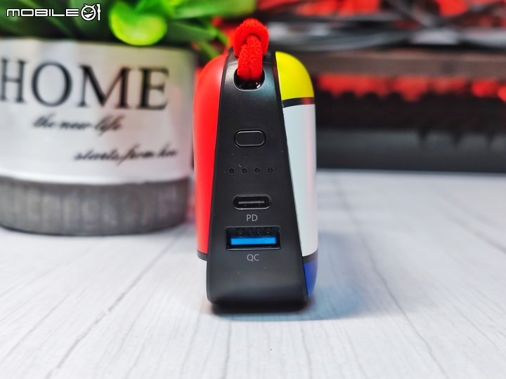 IDMIX MR CHARGER CH06 Pro 萬能行動電源 – 充電器、行動電源、無線充電多功能產品