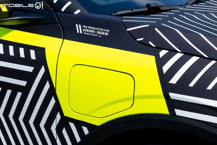 【海外新訊】Renault釋出Megane E-Tech Electric測試照,基於CMF-EV平台、具備450公里續航!
